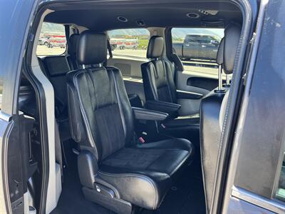 2019 Dodge Grand Caravan SXT   - Photo 10 - Logan, UT 84341