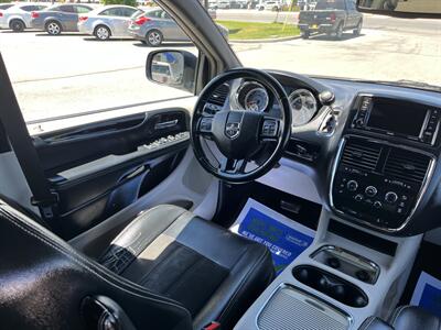 2019 Dodge Grand Caravan SXT   - Photo 12 - Logan, UT 84341