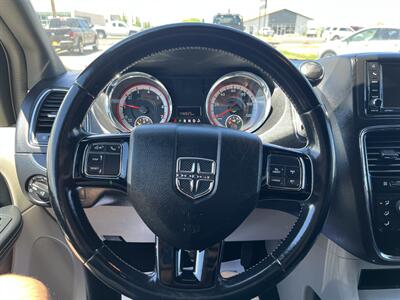 2019 Dodge Grand Caravan SXT   - Photo 15 - Logan, UT 84341