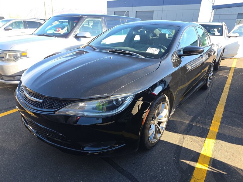 2015 Chrysler 200 S's photo