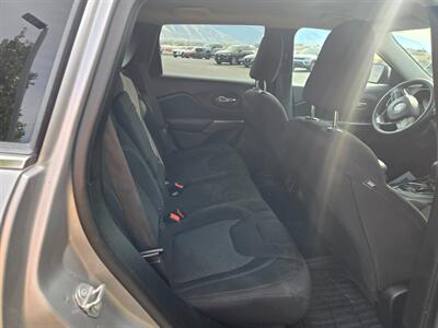 2019 Jeep Cherokee Latitude   - Photo 10 - Logan, UT 84341