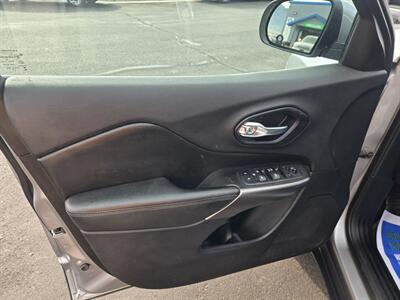 2019 Jeep Cherokee Latitude   - Photo 6 - Logan, UT 84341