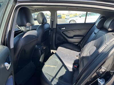 2017 Kia Forte EX   - Photo 8 - Logan, UT 84341