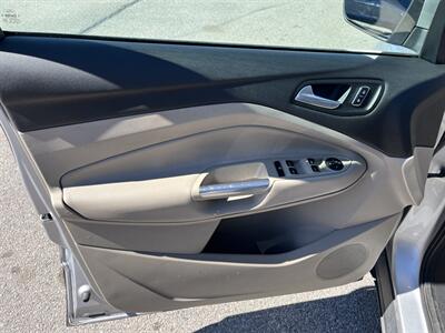 2015 Ford Escape SE - Photo 6 - Logan, UT 84341