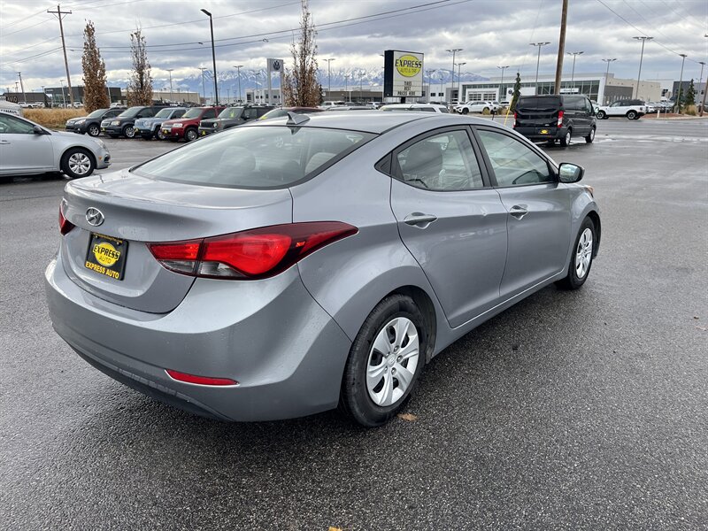 2016 Hyundai Elantra SE photo 2