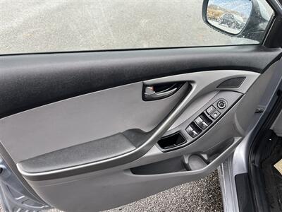 2016 Hyundai ELANTRA SE - Photo 6 - Logan, UT 84341