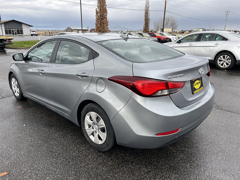 2016 Hyundai Elantra SE photo 3