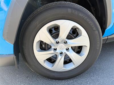 2021 Toyota RAV4 LE - Photo 32 - Sandy, UT 84070