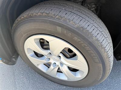 2021 Toyota RAV4 LE - Photo 33 - Sandy, UT 84070
