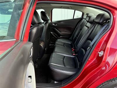 2018 Mazda Mazda3 Touring   - Photo 8 - Sandy, UT 84070