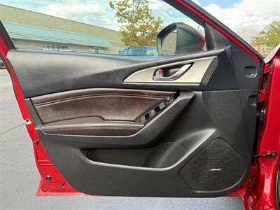 2018 Mazda Mazda3 Touring   - Photo 4 - Sandy, UT 84070