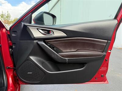 2018 Mazda Mazda3 Touring   - Photo 16 - Sandy, UT 84070