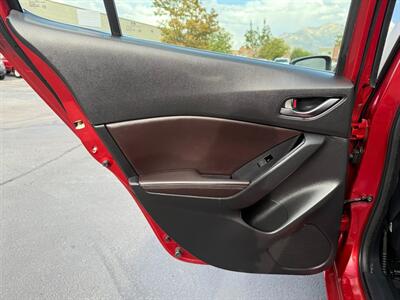 2018 Mazda Mazda3 Touring   - Photo 7 - Sandy, UT 84070