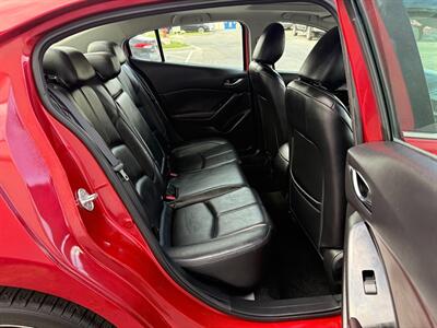 2018 Mazda Mazda3 Touring   - Photo 12 - Sandy, UT 84070