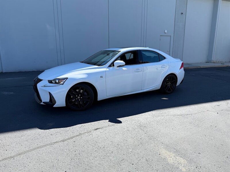 2017 Lexus IS  