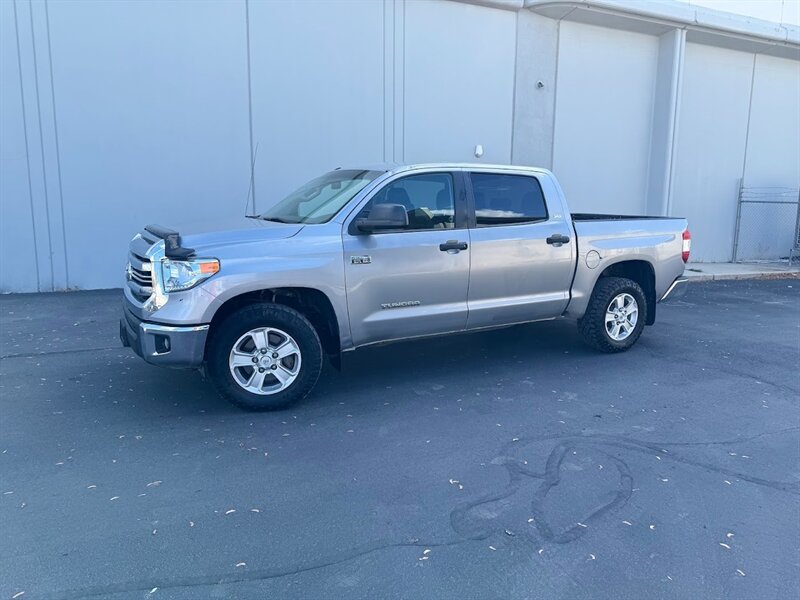 2017 Toyota Tundra SR5  