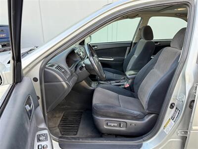 2005 Toyota Camry SE V6   - Photo 4 - Sandy, UT 84070
