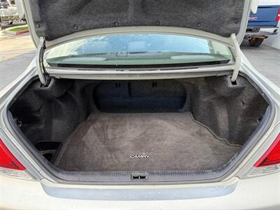 2005 Toyota Camry SE V6   - Photo 9 - Sandy, UT 84070