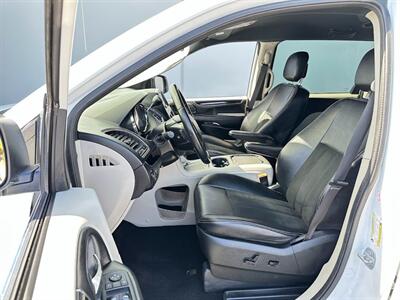 2019 Dodge Grand Caravan SXT   - Photo 4 - Sandy, UT 84070
