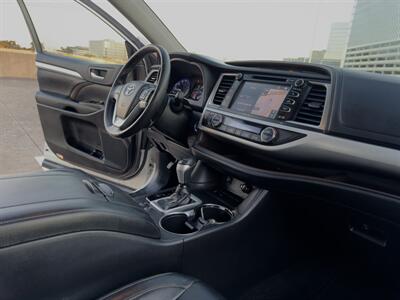 2014 Toyota Highlander XLE   - Photo 22 - Austin, TX 78752