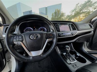 2014 Toyota Highlander XLE   - Photo 33 - Austin, TX 78752