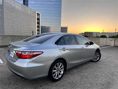 2015 Toyota Camry XLE   - Photo 6 - Austin, TX 78752