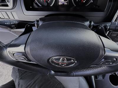 2015 Toyota Camry XSE V6   - Photo 27 - Austin, TX 78752