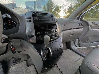 2010 Toyota Sienna CE 7-Passenger   - Photo 25 - Austin, TX 78752