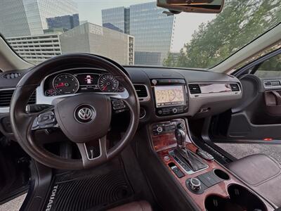 2012 Volkswagen Touareg TDI Sport W/NA   - Photo 38 - Austin, TX 78752