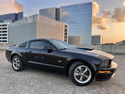 2005 Ford Mustang GT Deluxe   - Photo 4 - Austin, TX 78752