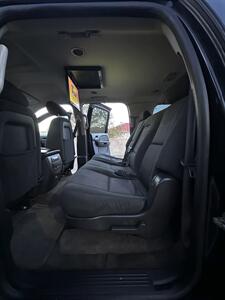 2010 Chevrolet Suburban LS   - Photo 17 - Austin, TX 78752