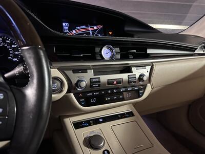 2013 Lexus ES 350   - Photo 21 - Austin, TX 78752