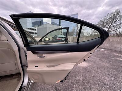 2013 Lexus ES 350   - Photo 31 - Austin, TX 78752