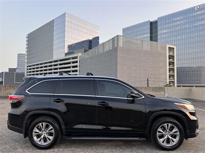 2015 Toyota Highlander XLE   - Photo 8 - Austin, TX 78752