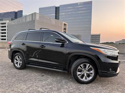 2015 Toyota Highlander XLE   - Photo 4 - Austin, TX 78752