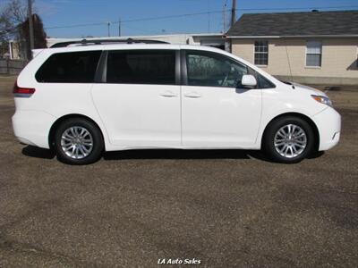 2014 Toyota Sienna XLE 8-Passenger  