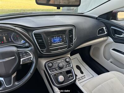 2015 Chrysler 200 Limited - Photo 13 - Monroe, LA 71201