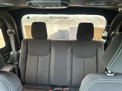 2013 Jeep Wrangler Sahara   - Photo 13 - Monroe, LA 71201