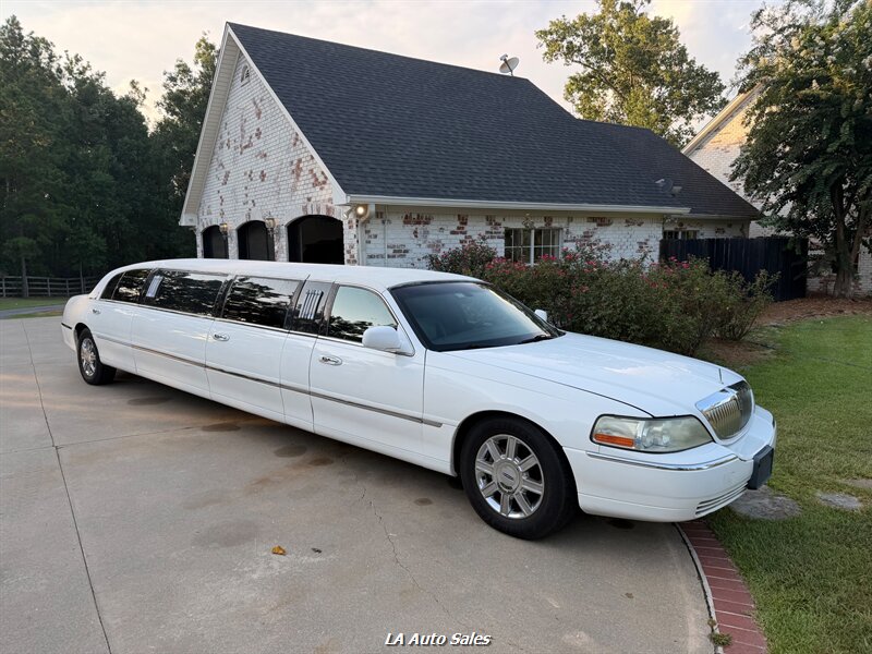 2011 Lincoln Town Car Executive   - Photo 1 - Monroe, LA 71201