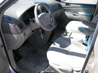 2006 Toyota Sienna LE 7 Passenger 4dr Mini Van   - Photo 15 - Monroe, LA 71201
