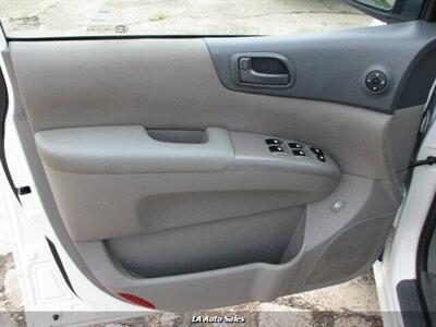 2011 Kia Sedona LX 4dr Mini Van LWB   - Photo 16 - Monroe, LA 71201