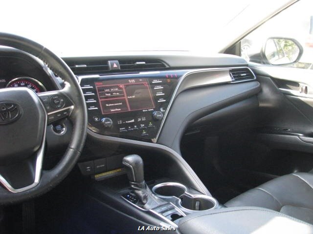 2019 Toyota Camry XSE photo 13
