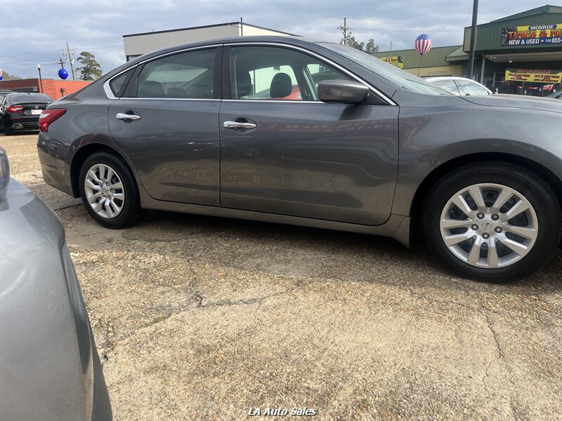 2016 Nissan Altima 2.5 photo 4