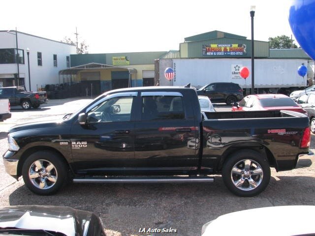 2019 Ram 1500 SLT photo 3