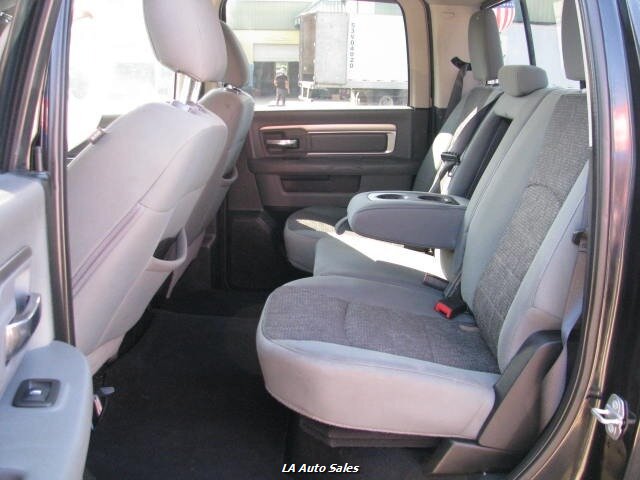 2019 Ram 1500 SLT photo 9
