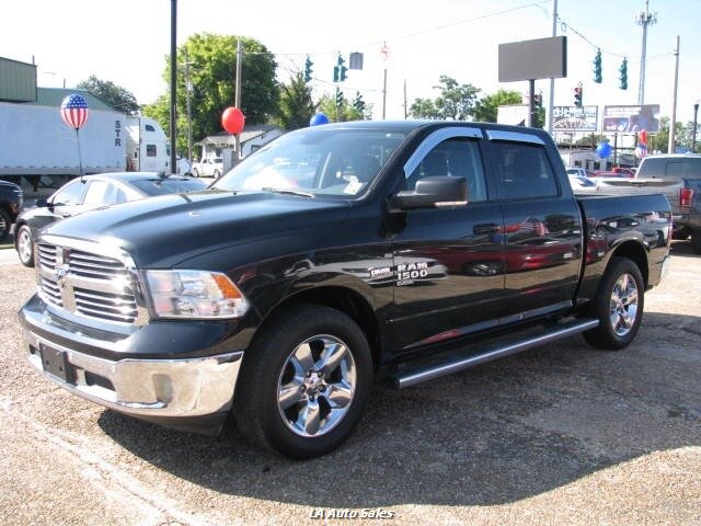 2019 Ram 1500 SLT photo 2