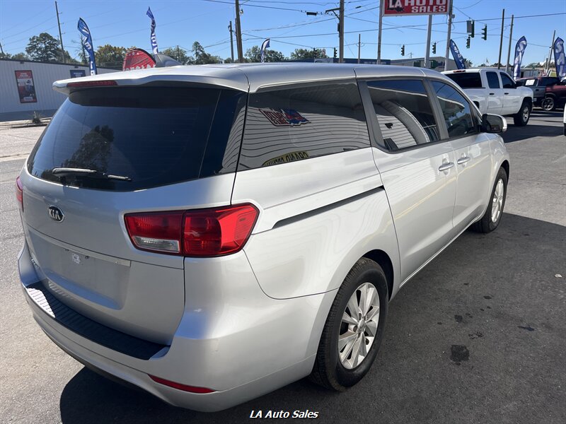 2016 Kia Sedona L photo 2