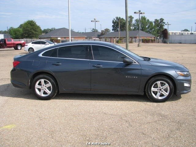 2020 Chevrolet Malibu photo 2
