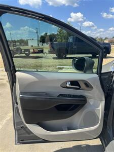 2022 Chrysler Pacifica Touring L   - Photo 16 - Monroe, LA 71201