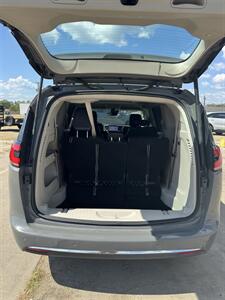 2022 Chrysler Pacifica Touring L   - Photo 10 - Monroe, LA 71201